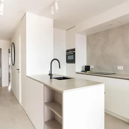 Flat At Marina With Terrace Апартаменты *